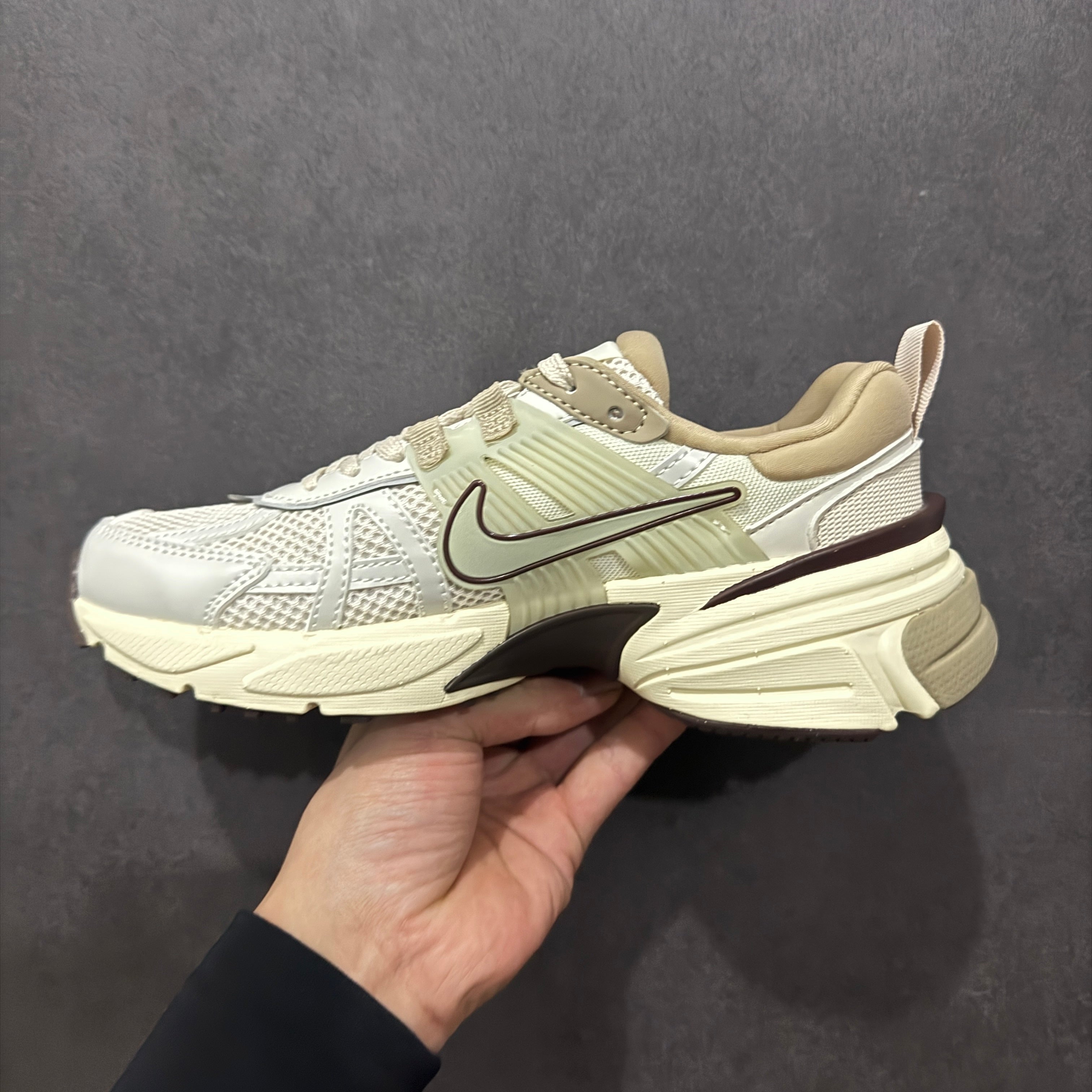 V2K Run Grey Green