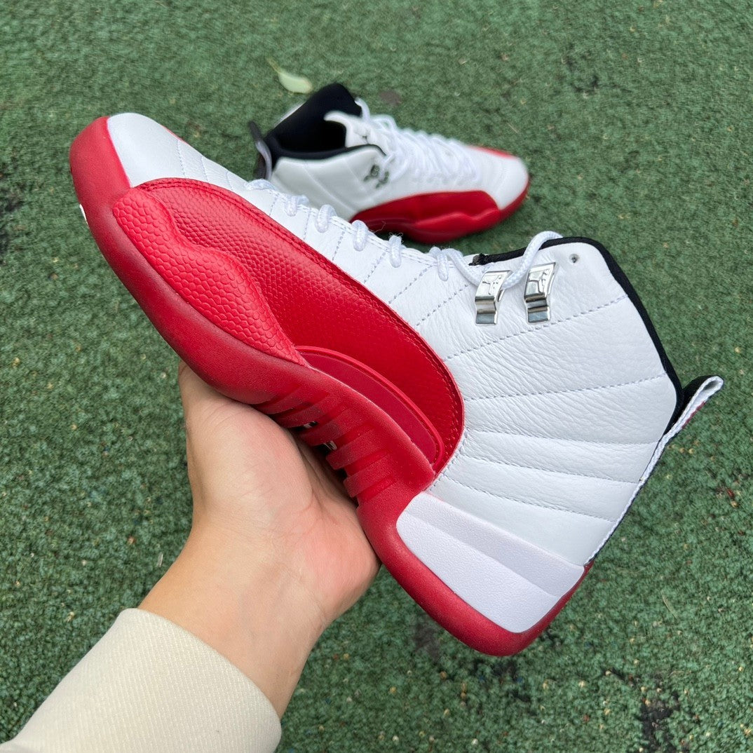 12 White Red