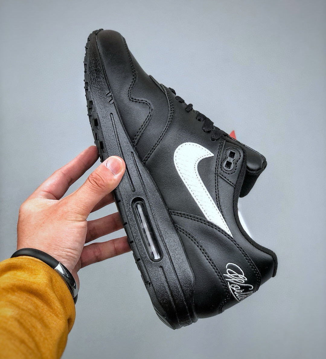 Air Max 1 Supreme Black White