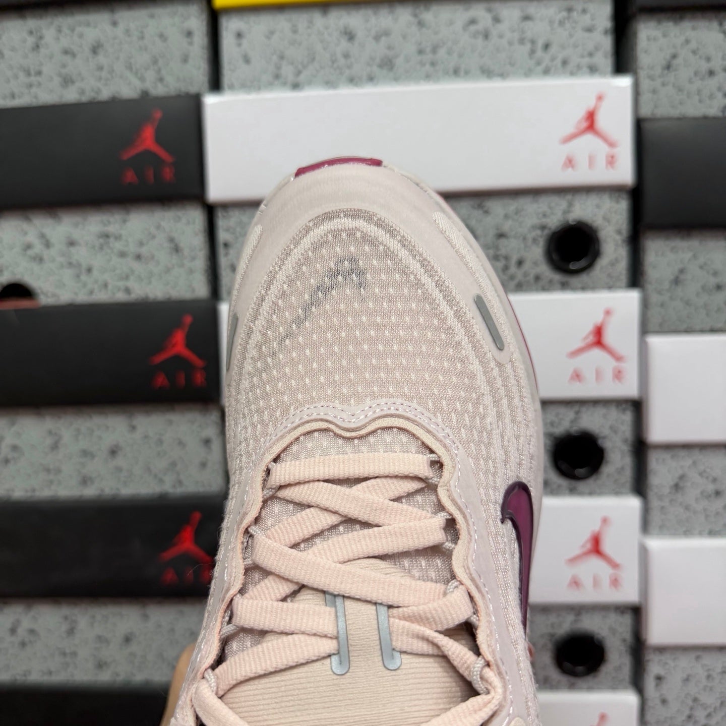 Vomero Plus Salt Red