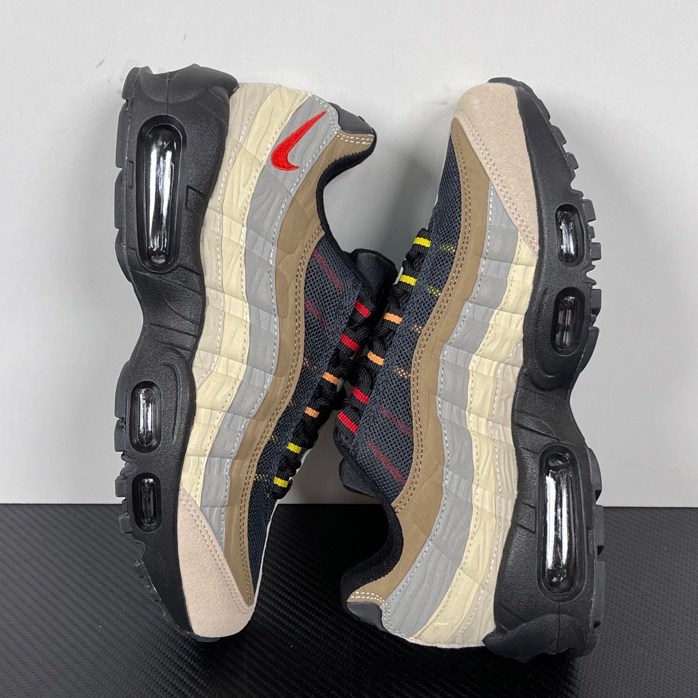 95 Off Noir Limestone