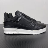 Trainer Black and White Sole