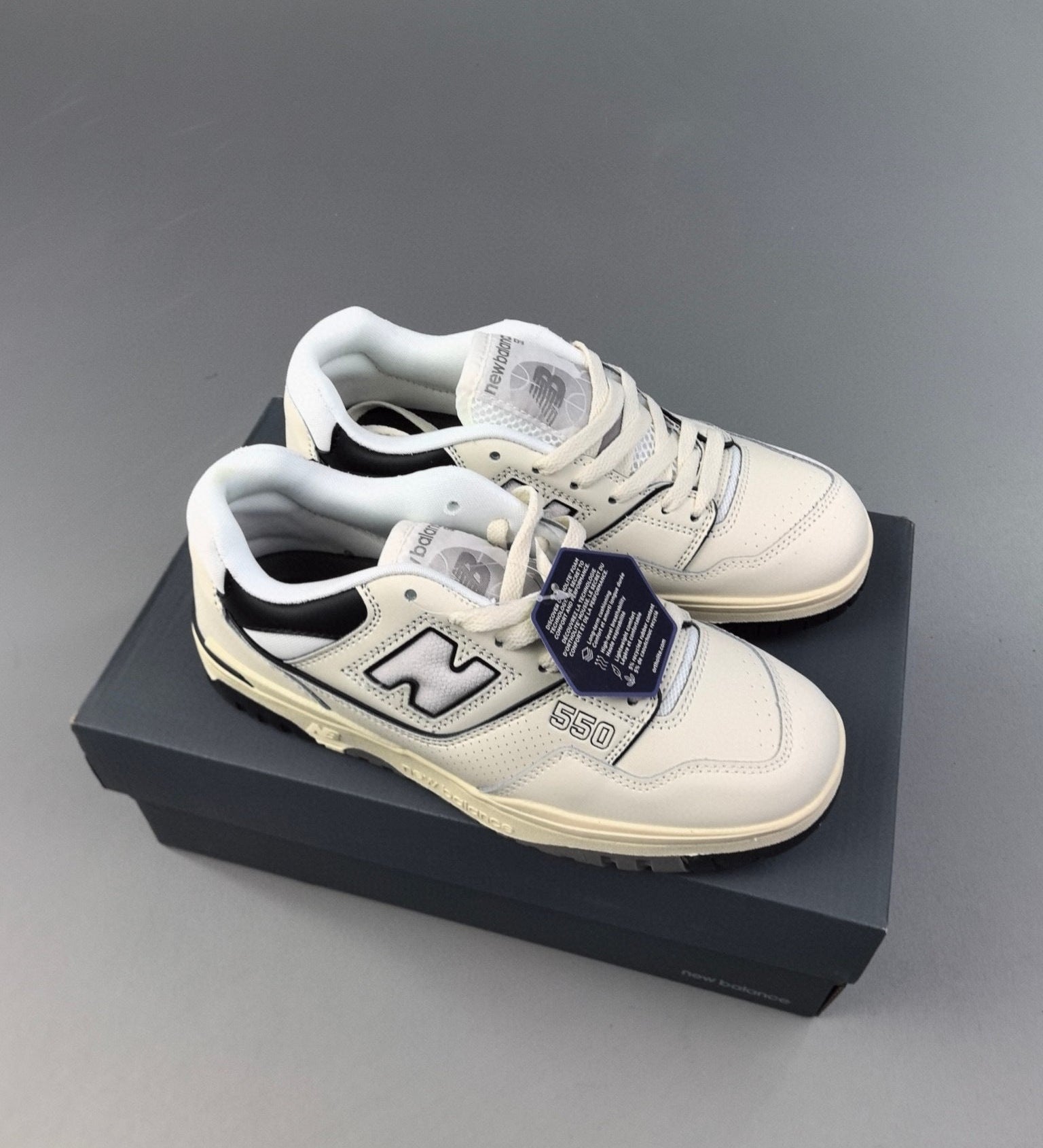 550 White Black