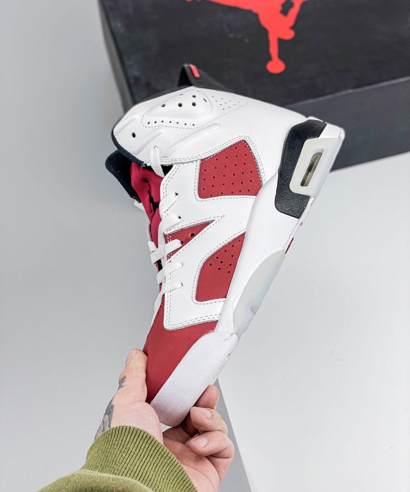 AJ6 White and Red