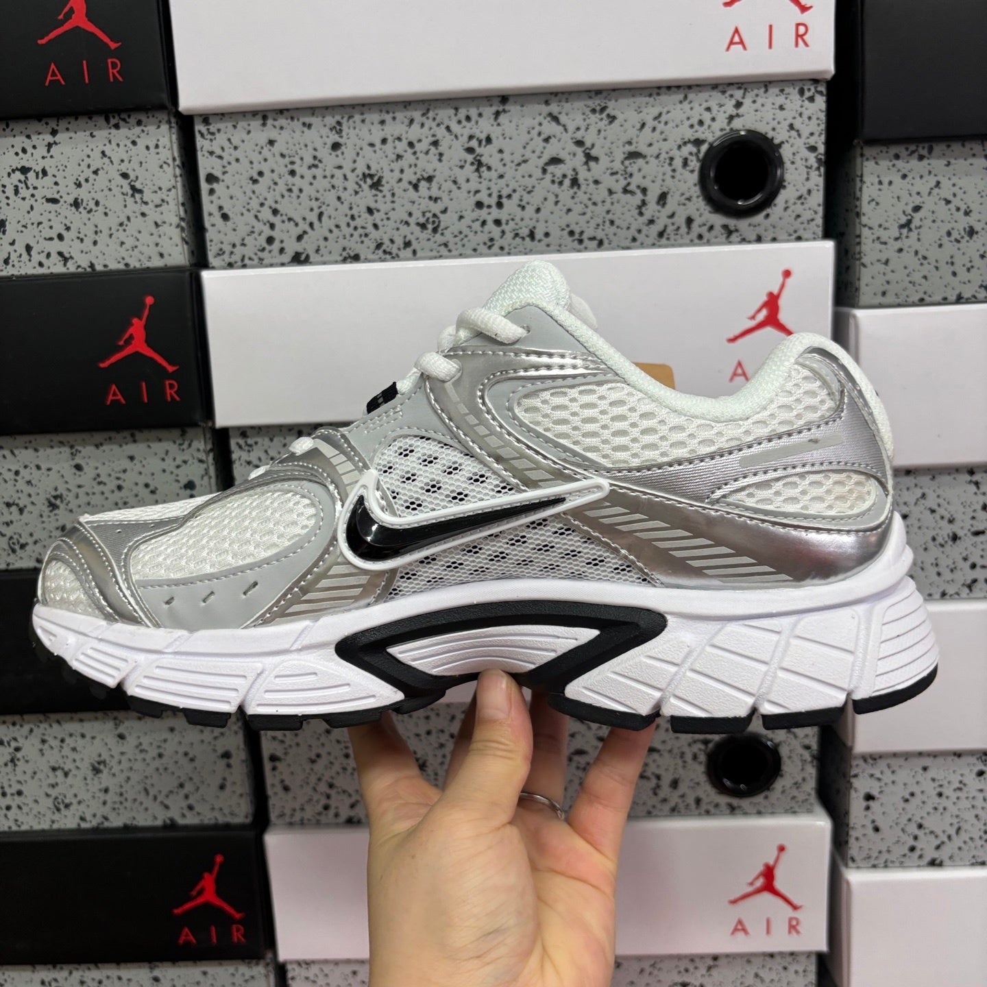V5 RNR White / Black