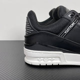 Trainer Black and White Sole