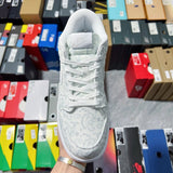SB Low Ess “White Paisley”