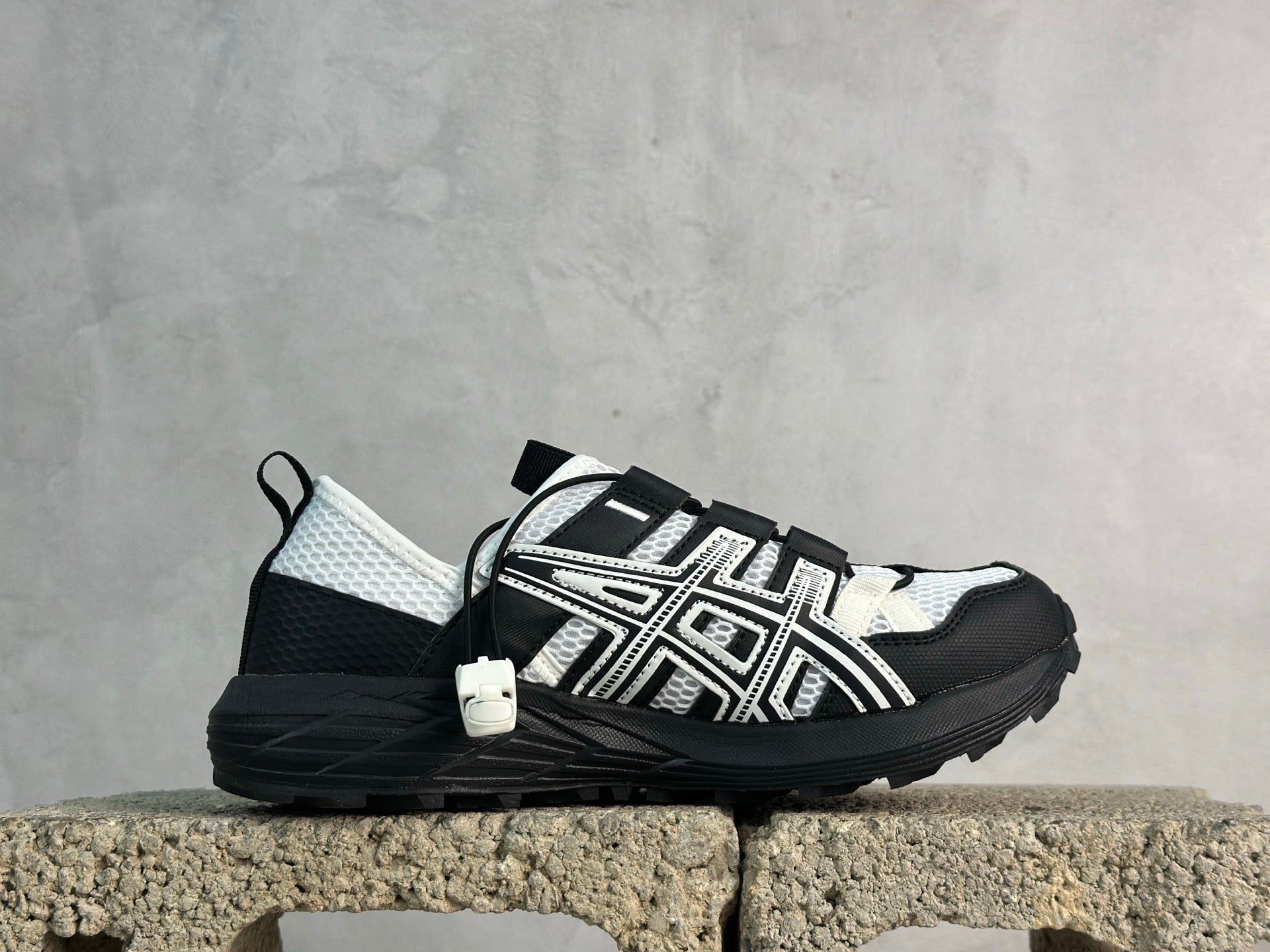 GEL-SONOMA TR Black/White