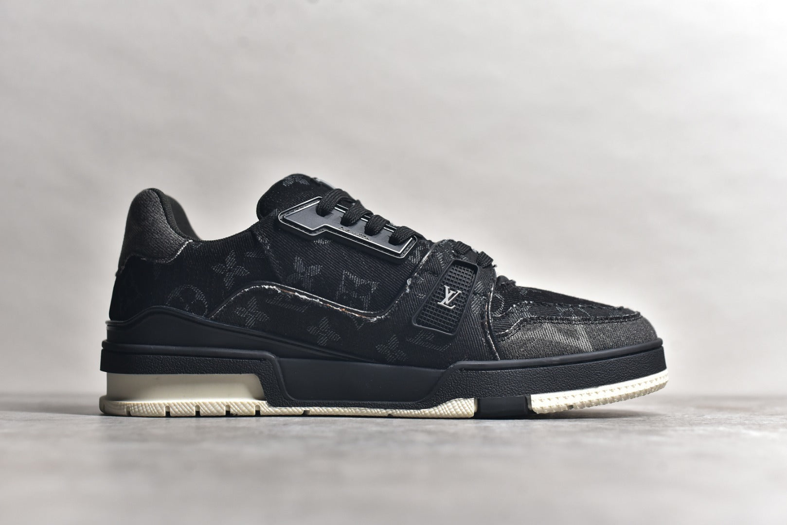 Trainer Black