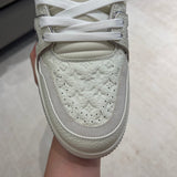 Trainer White and Grey