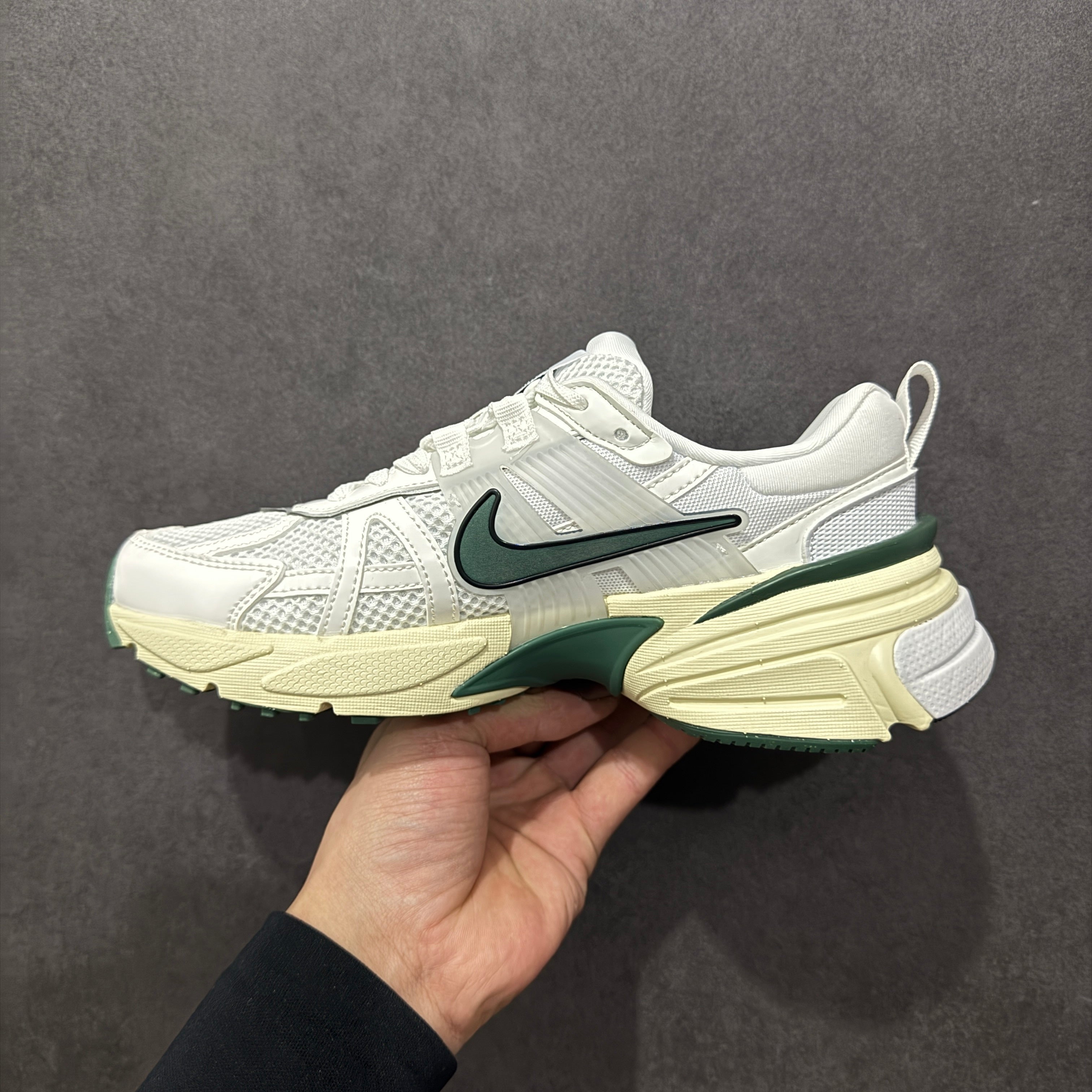V2K Run Grey Forest Green