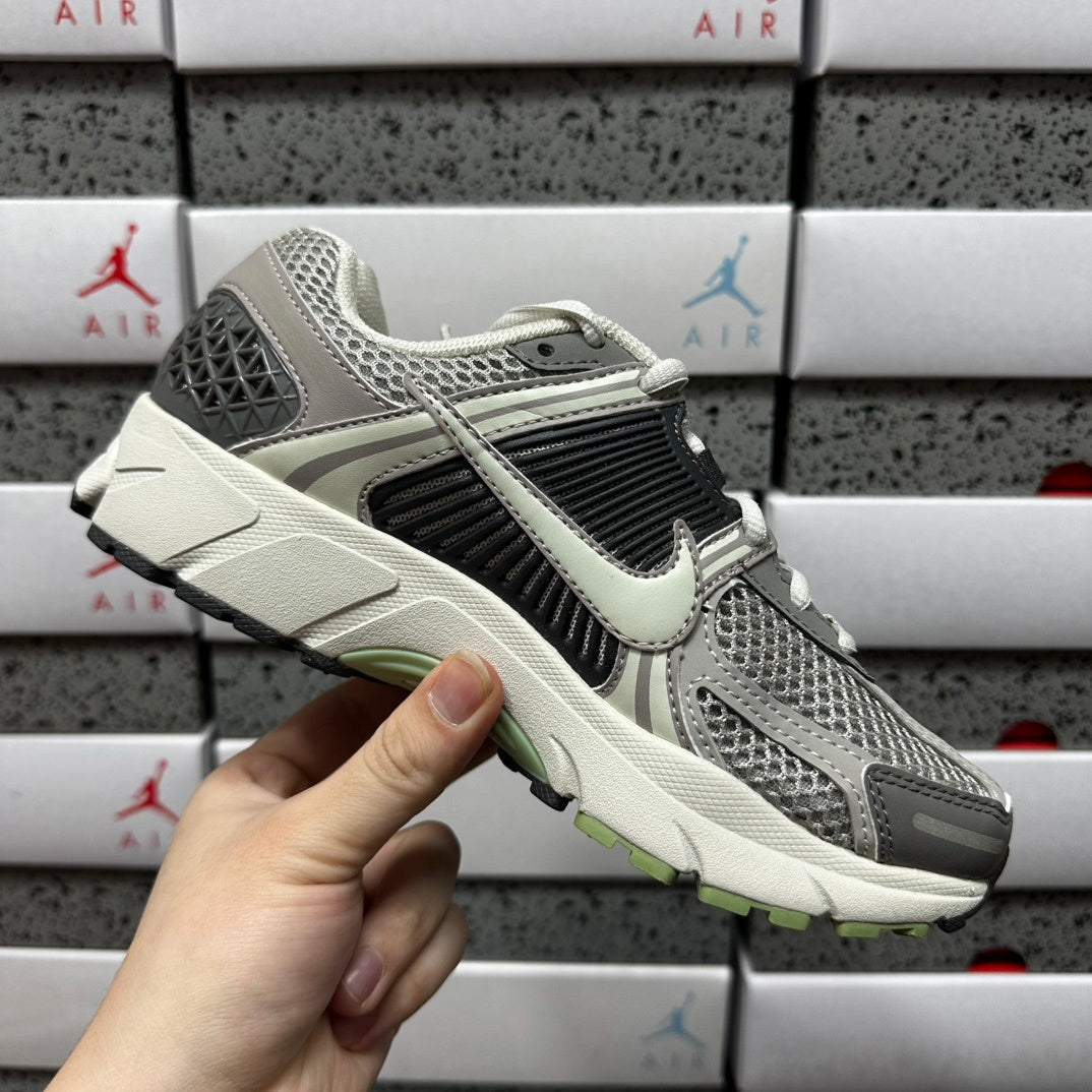Vomero 5 Light Bone