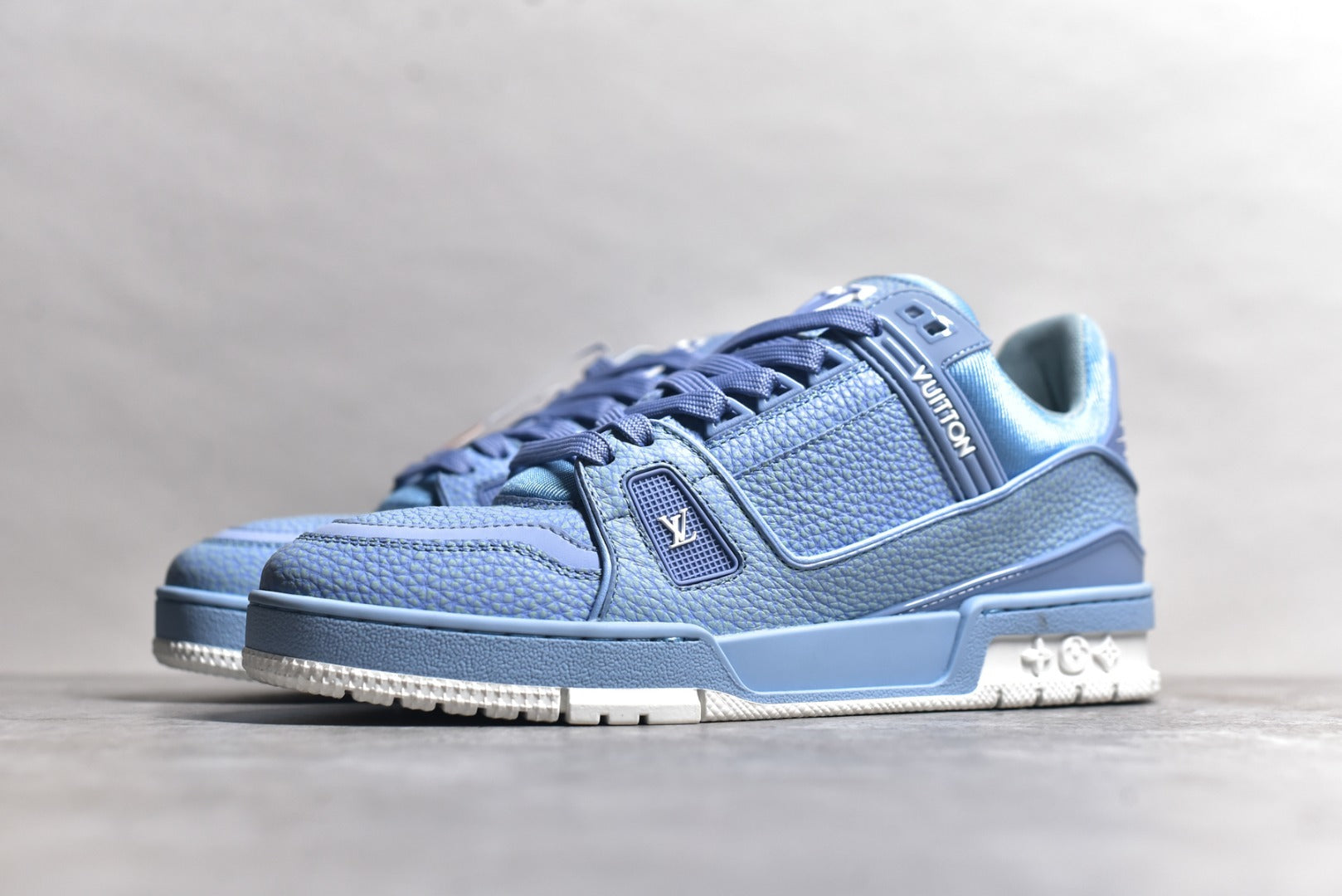Trainer Light Blue