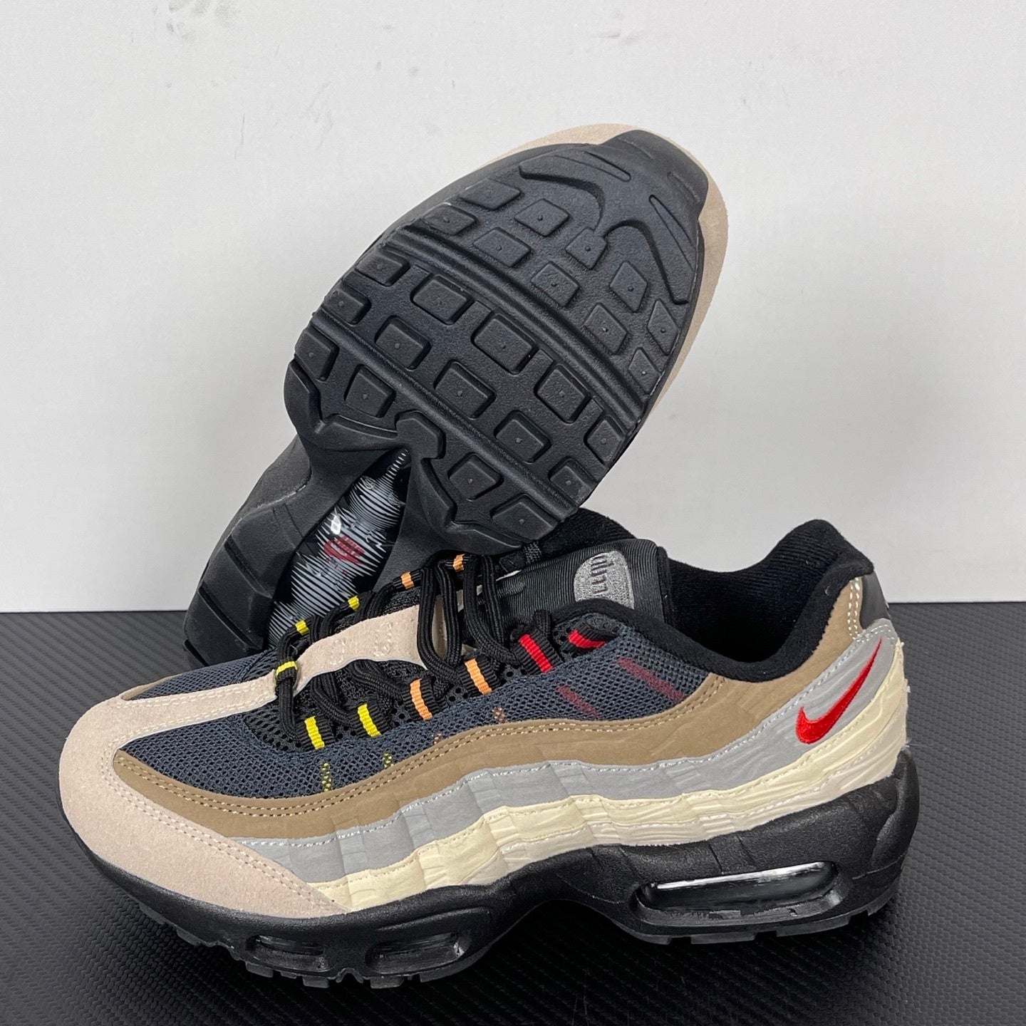 95 Off Noir Limestone