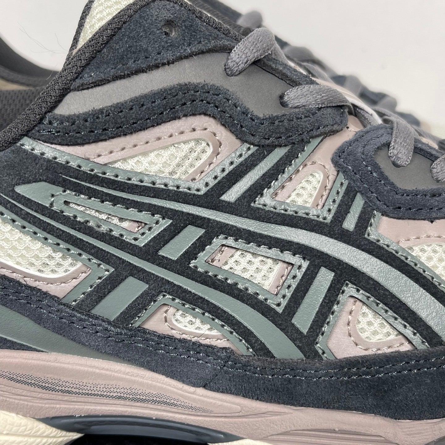 Gel Nyc Oatmeal/Obsidian Grey