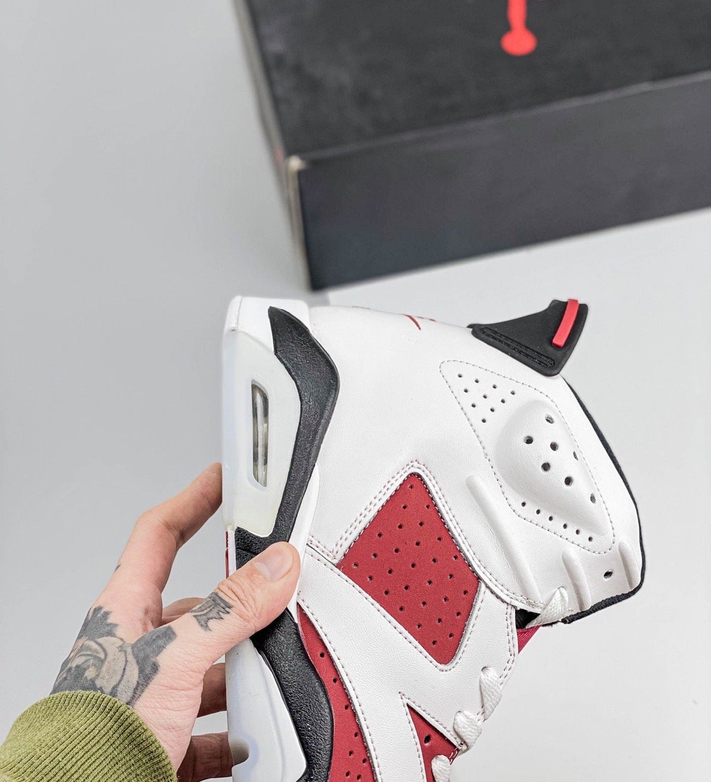 AJ6 White and Red