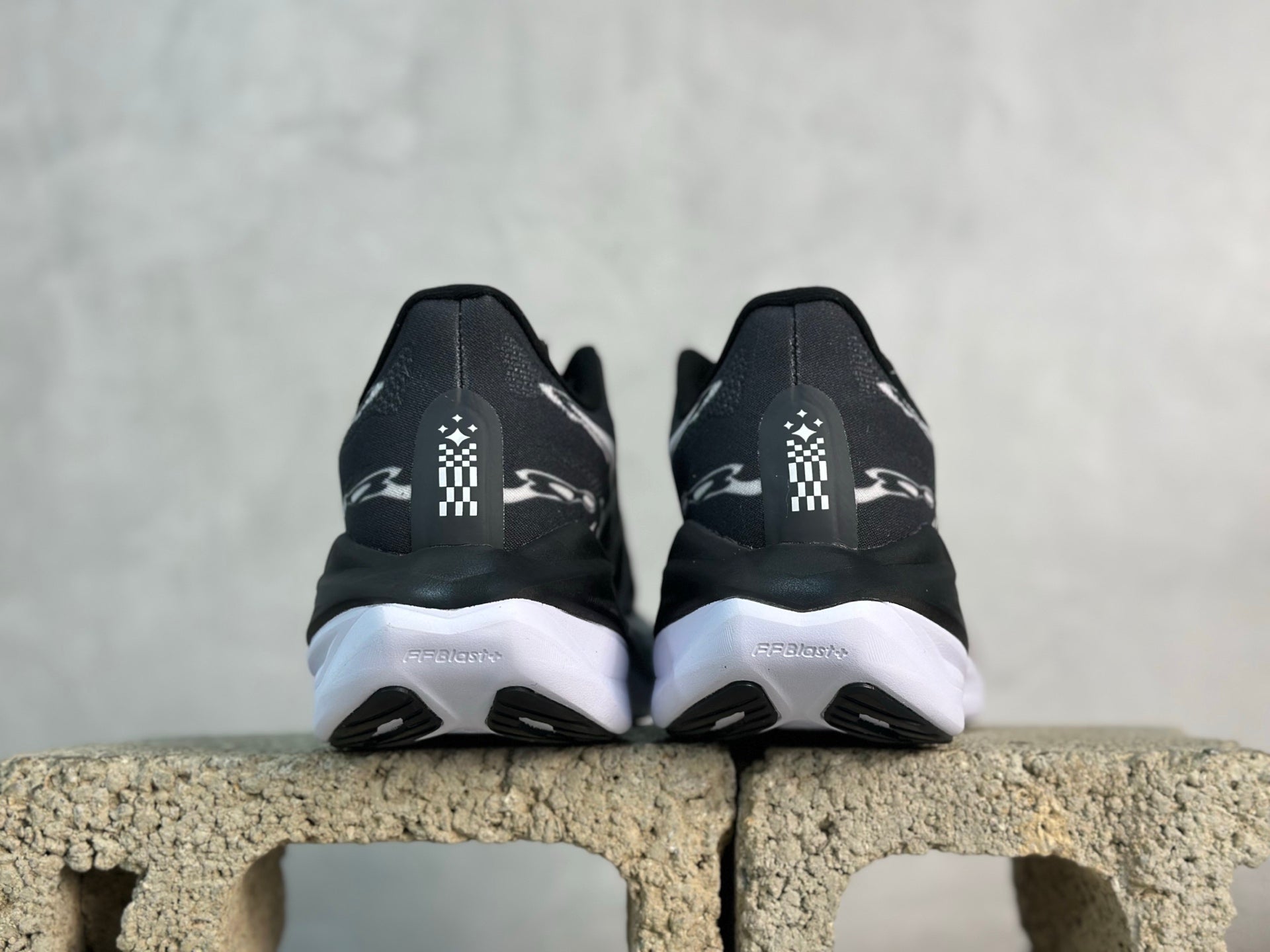 Superblast 3 Black/White