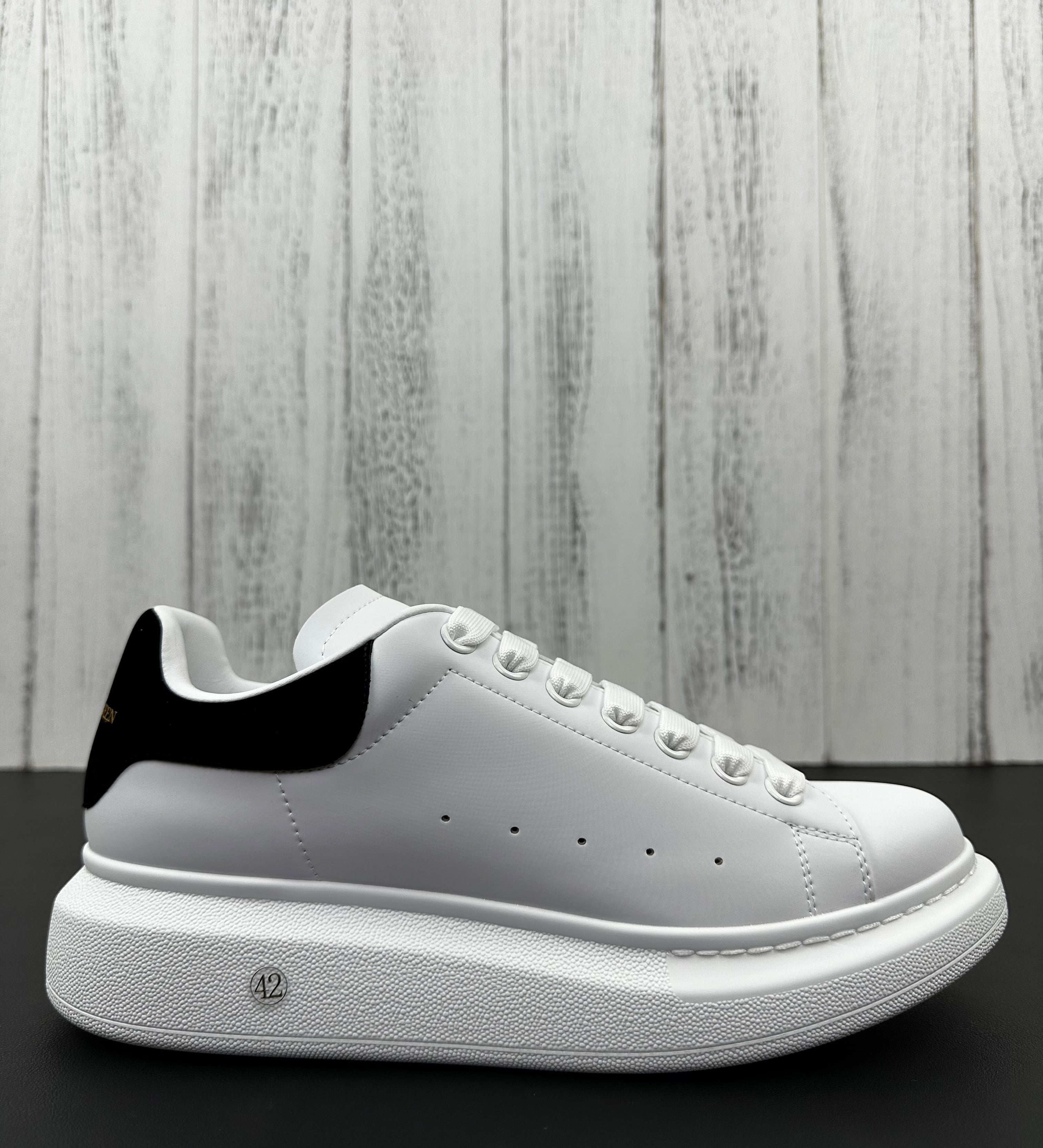 Alexander McQueen em Camurça Drip Sneakers