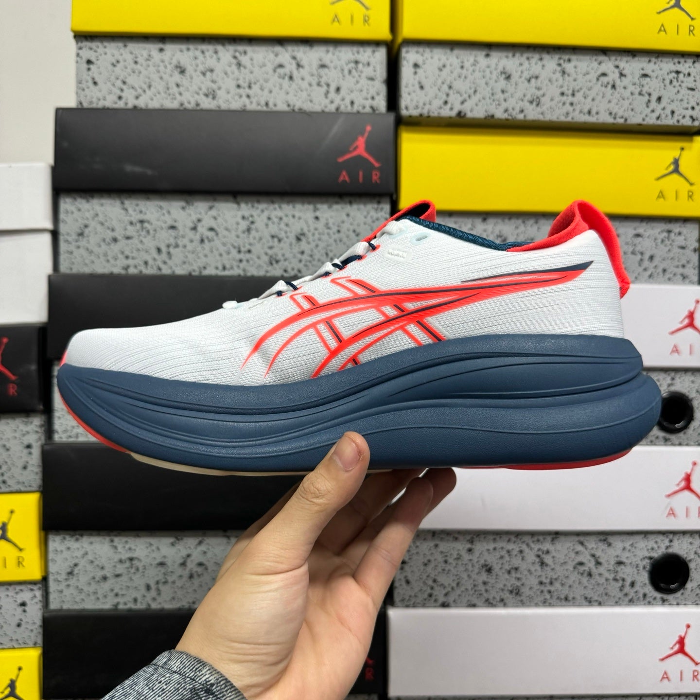 GEL-NIMBUS 28 White/Deep Blue/Orange
