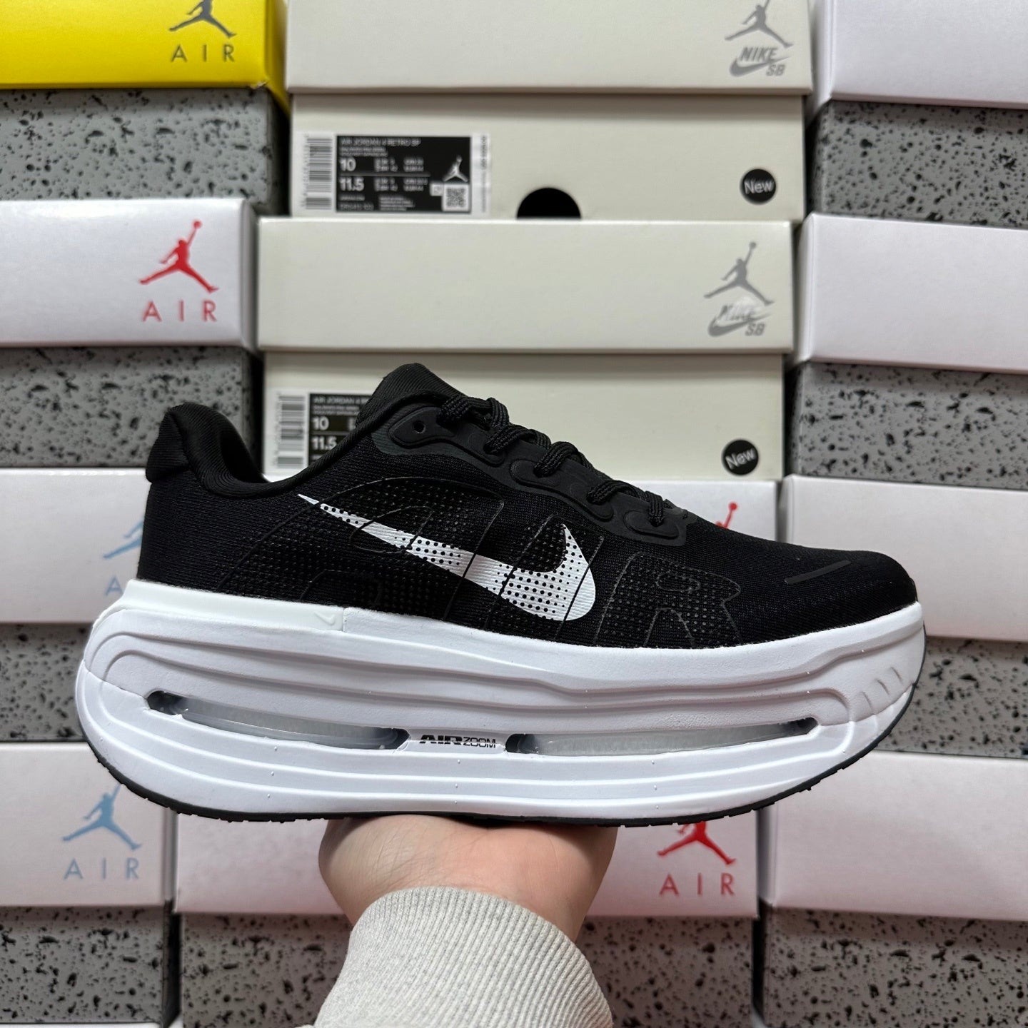 Vomero Premium Black/White