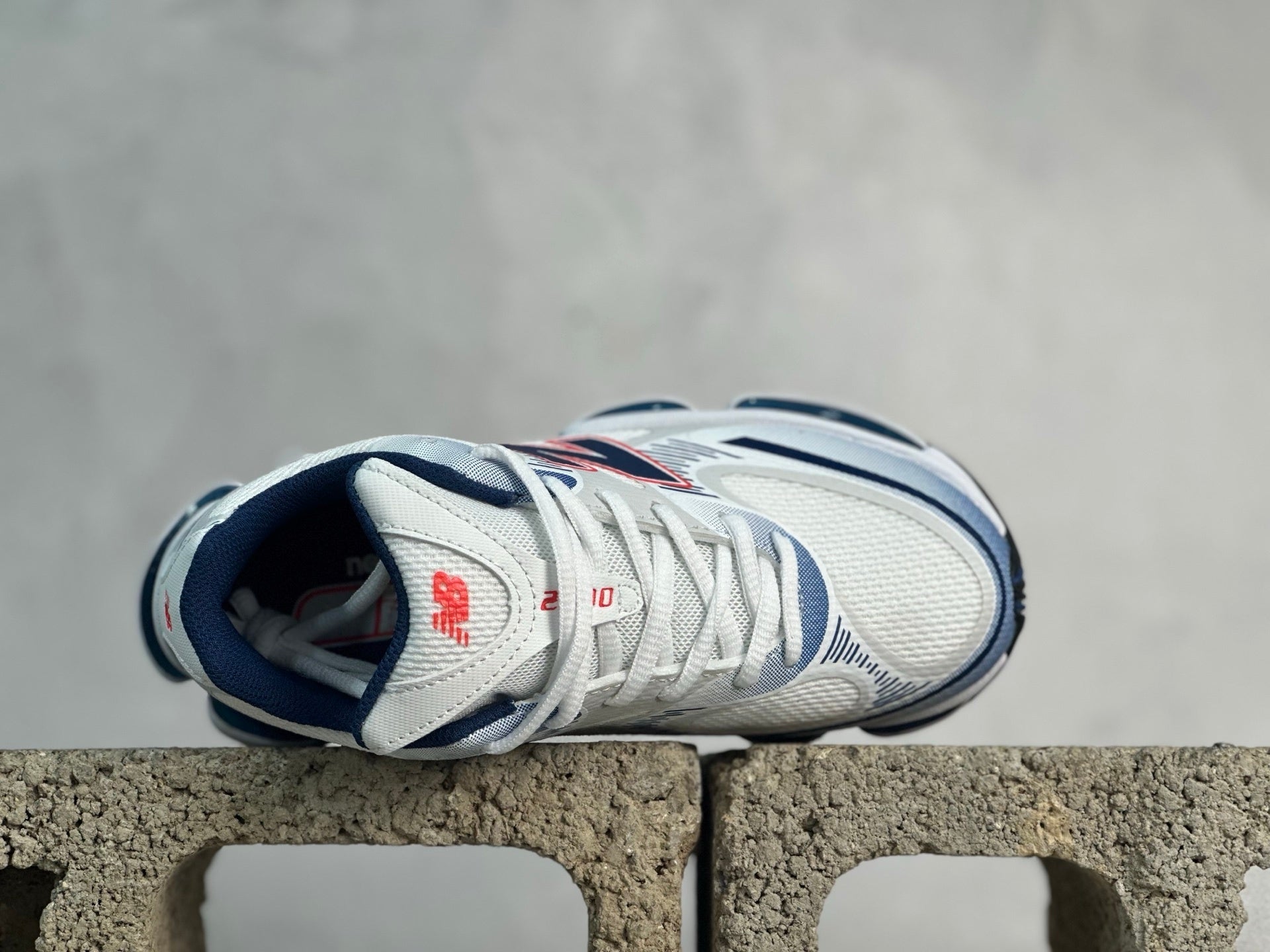 2000 White and Blue