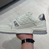 Trainer White and Grey