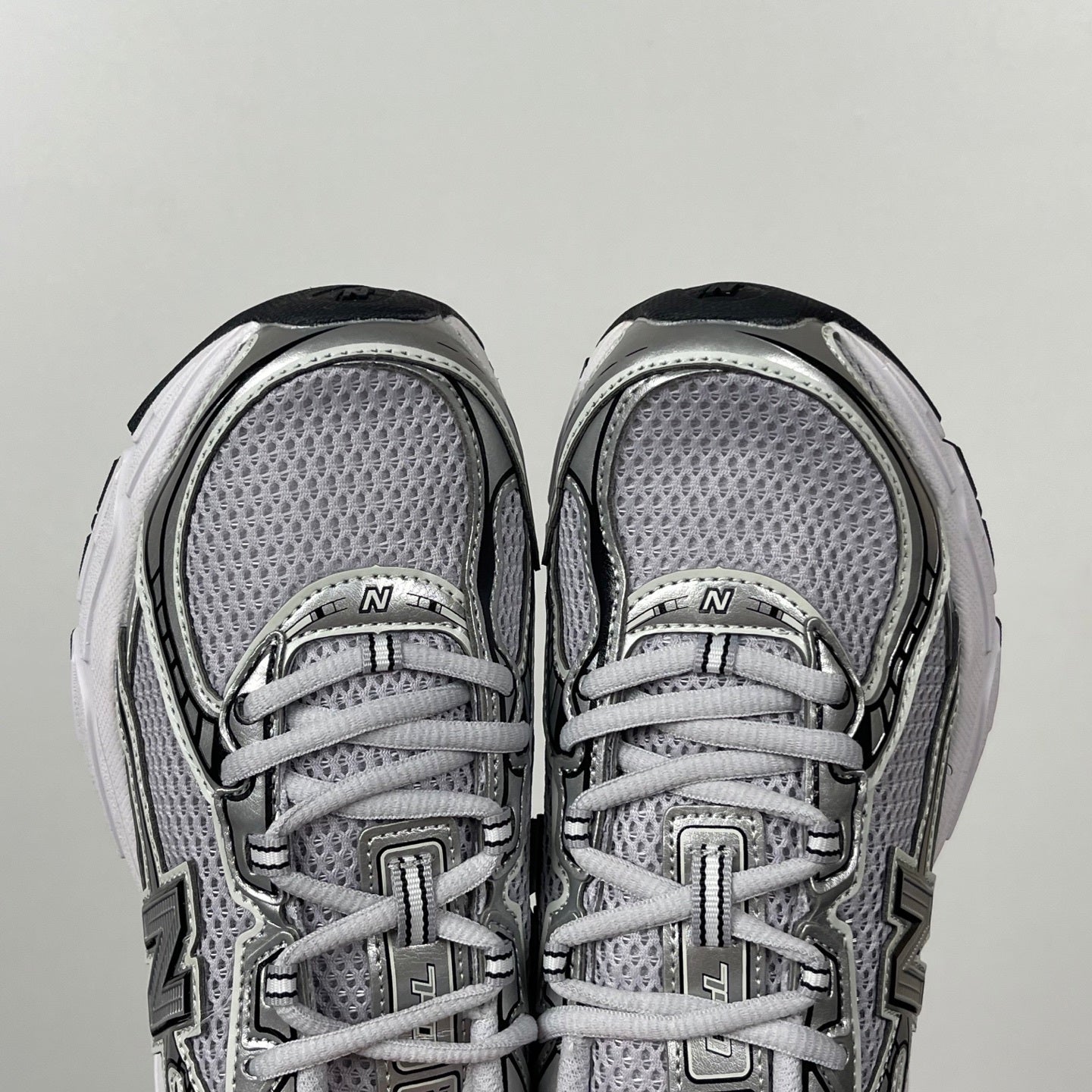740 White / Silver / Black