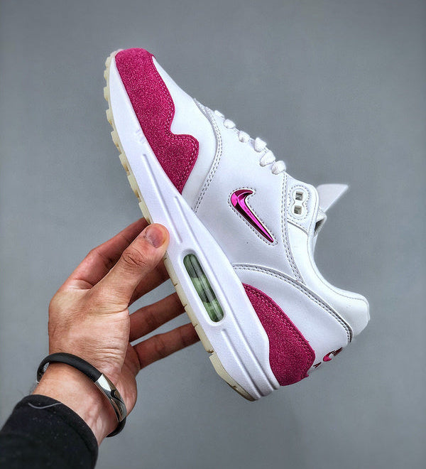 Air Max 1 Valentine's Day