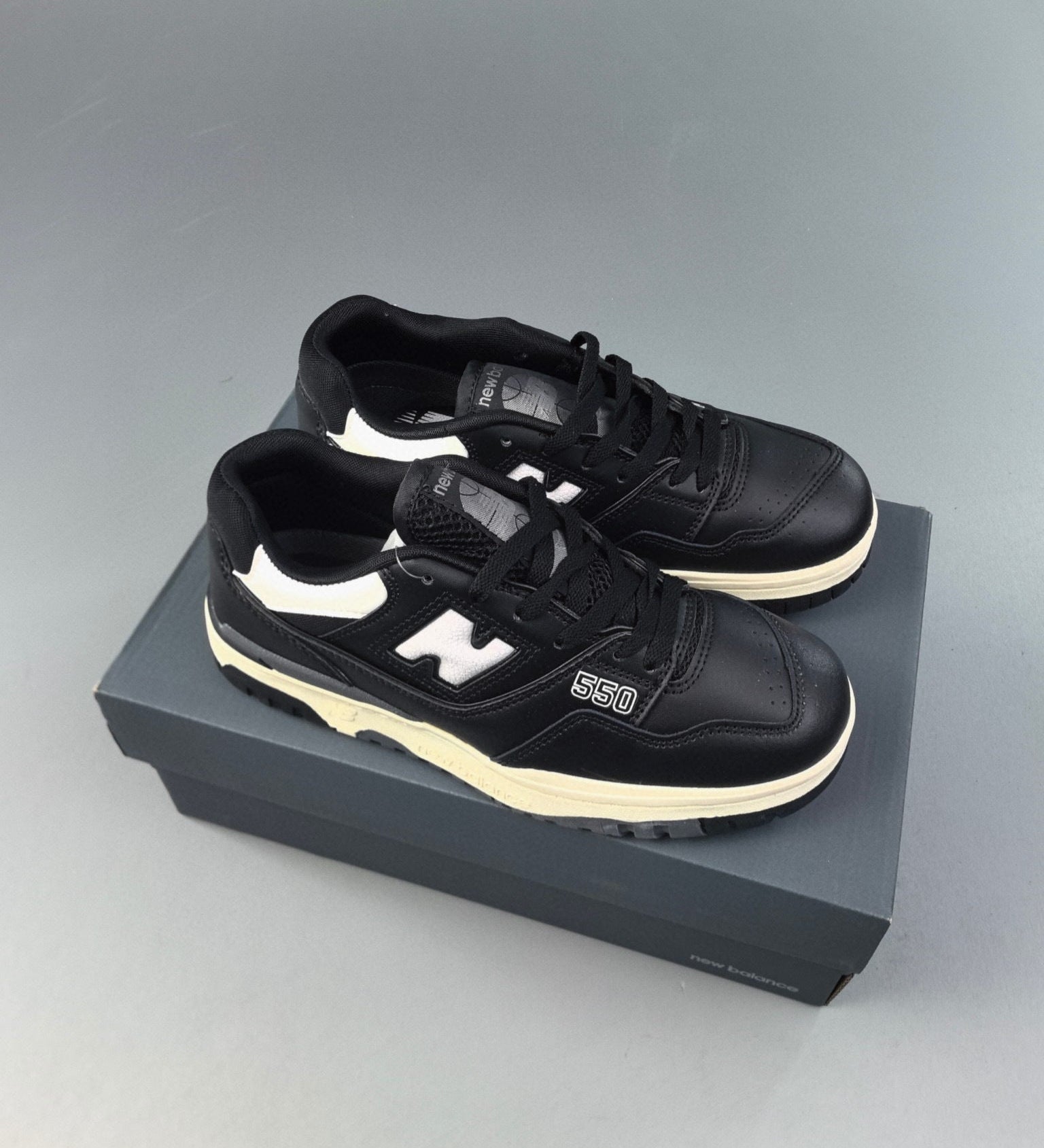 550 Black Cream White