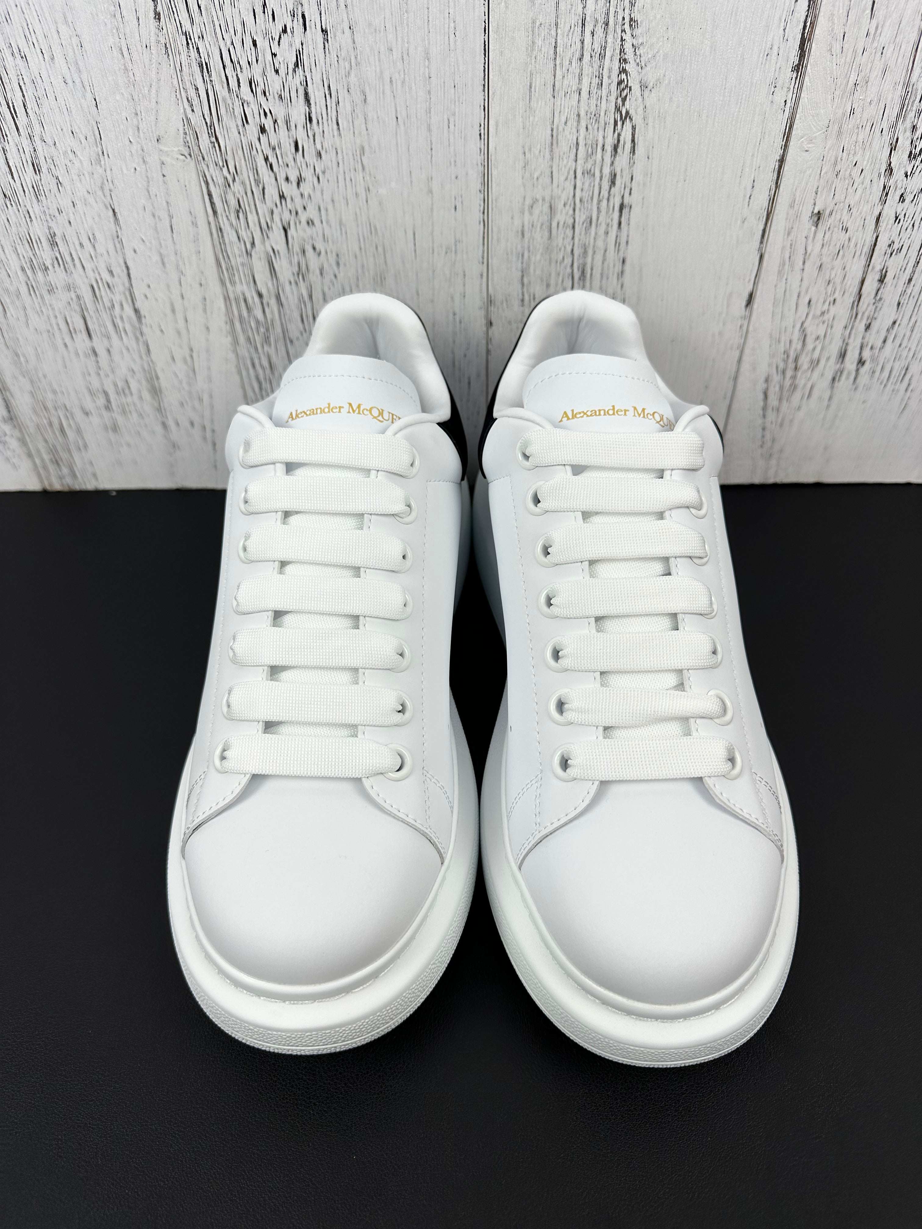 Alexander McQueen em Camurça Drip Sneakers