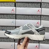 Vomero 5 Metallic Silver