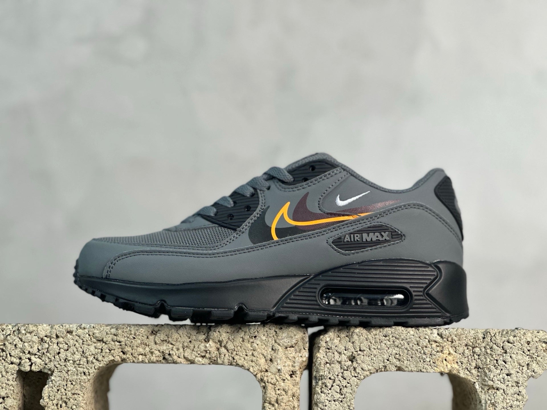 90 Triple Black