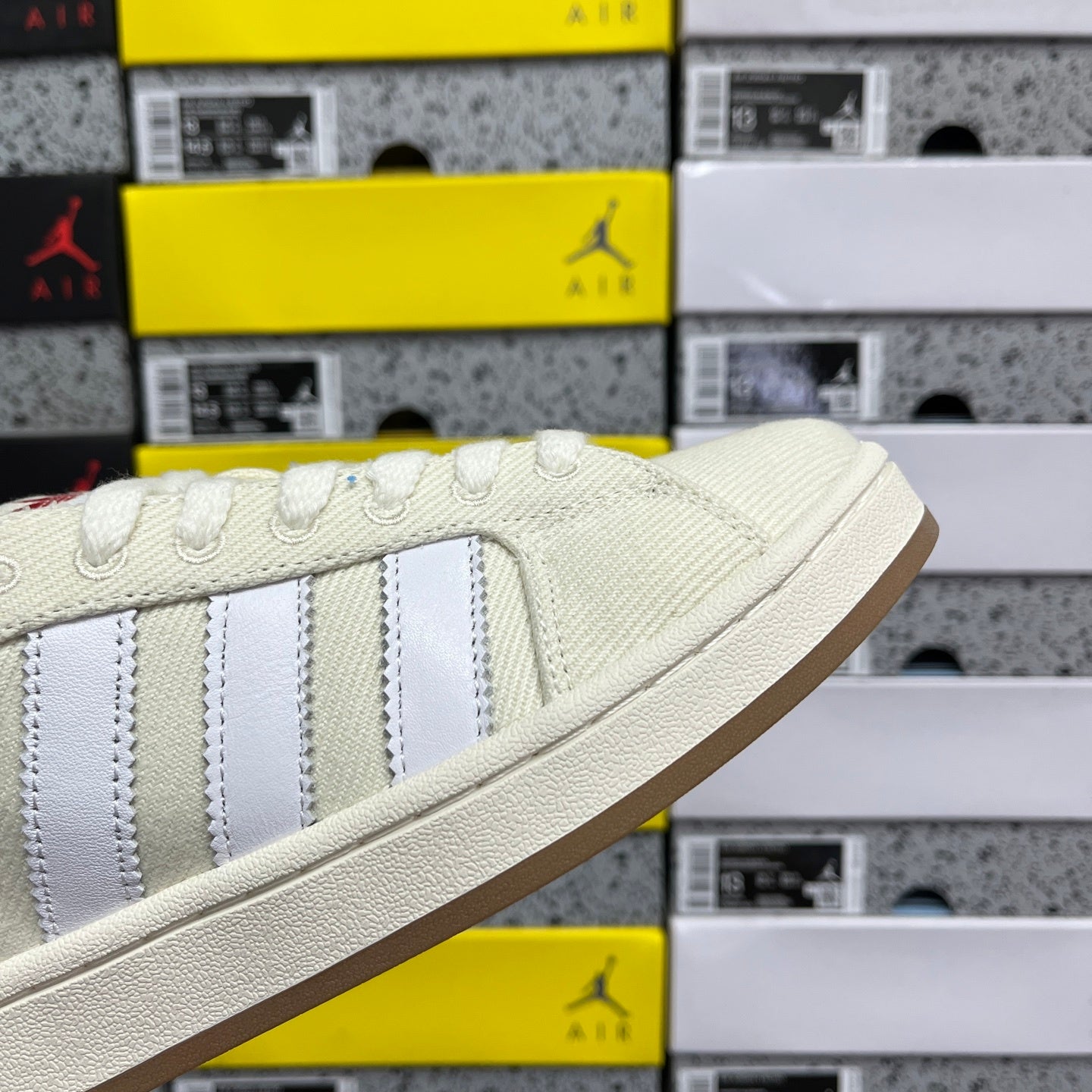 Campus Beige & White