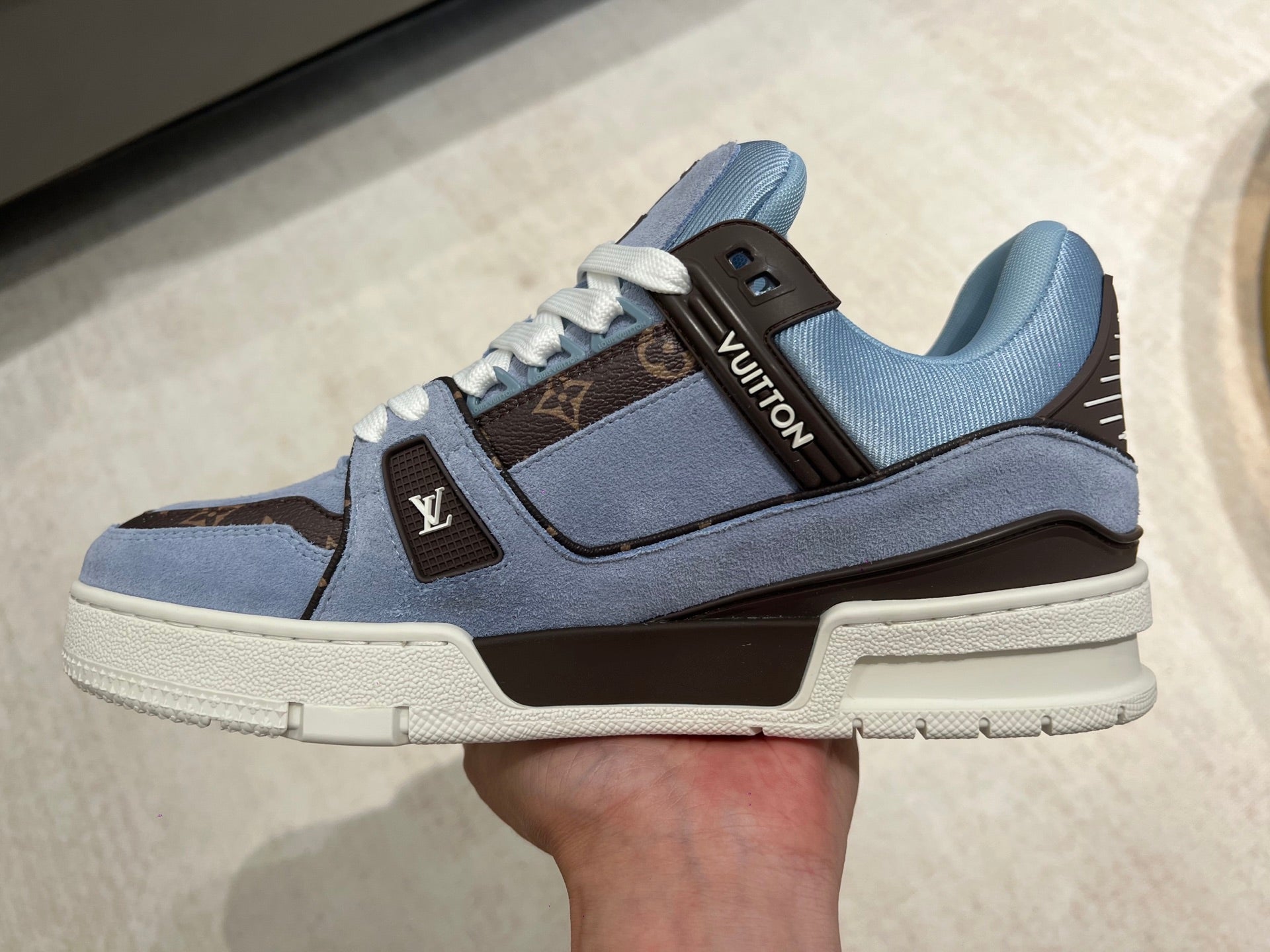 Trainer Blue