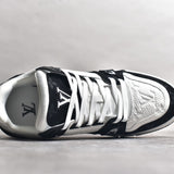 Trainer Black and White