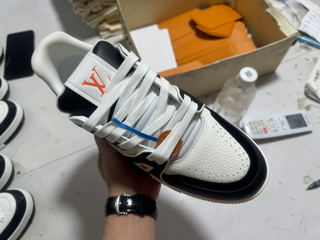Trainer White and Orange