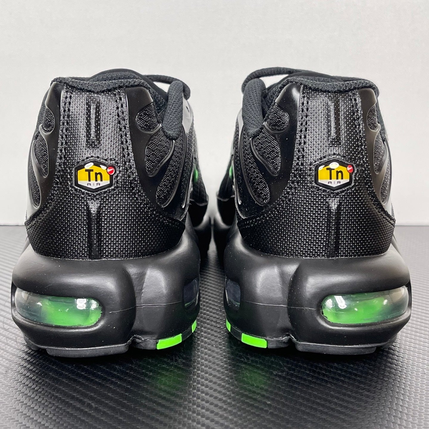 TN Black Green Strike