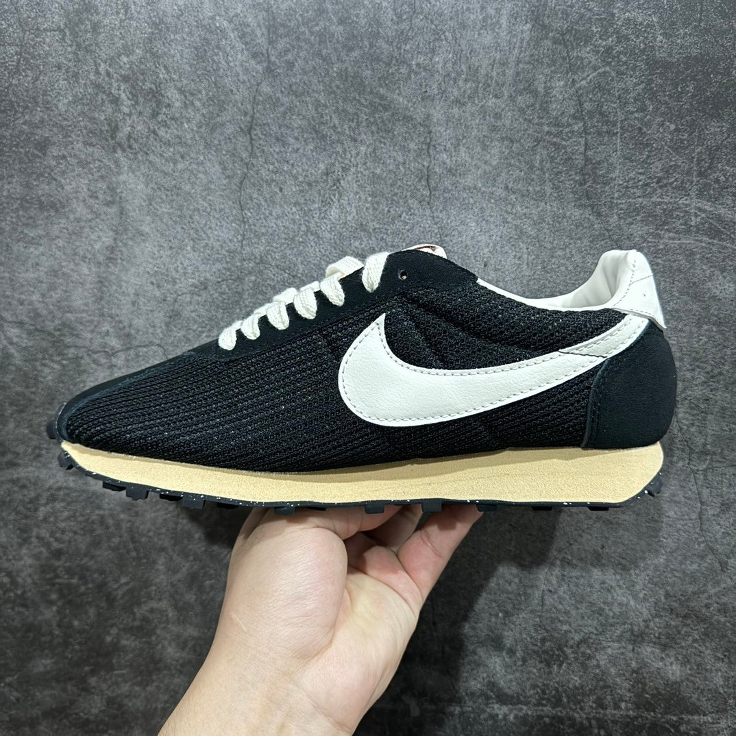 Roshe Run Black and White