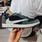 AJ1 Travis