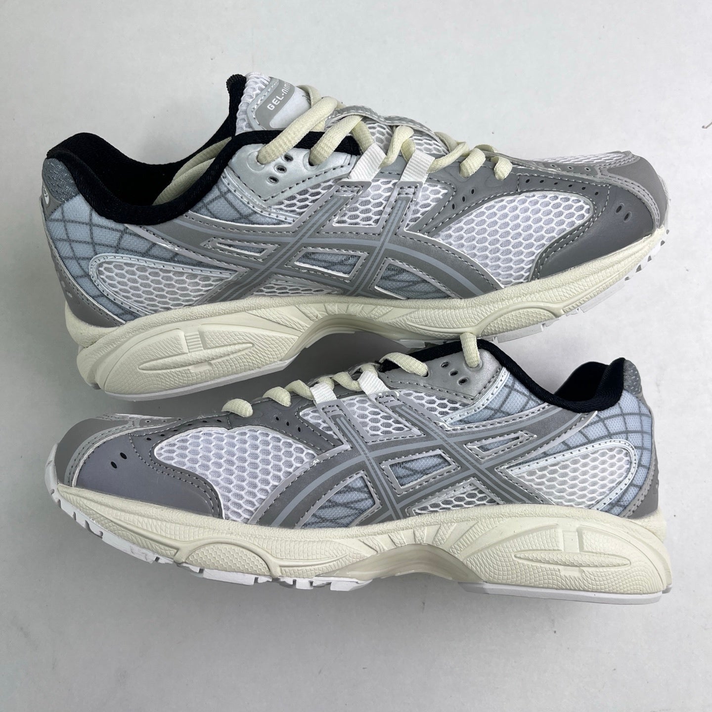 GEL-NIMBUS 10.1 Litle Grey/White