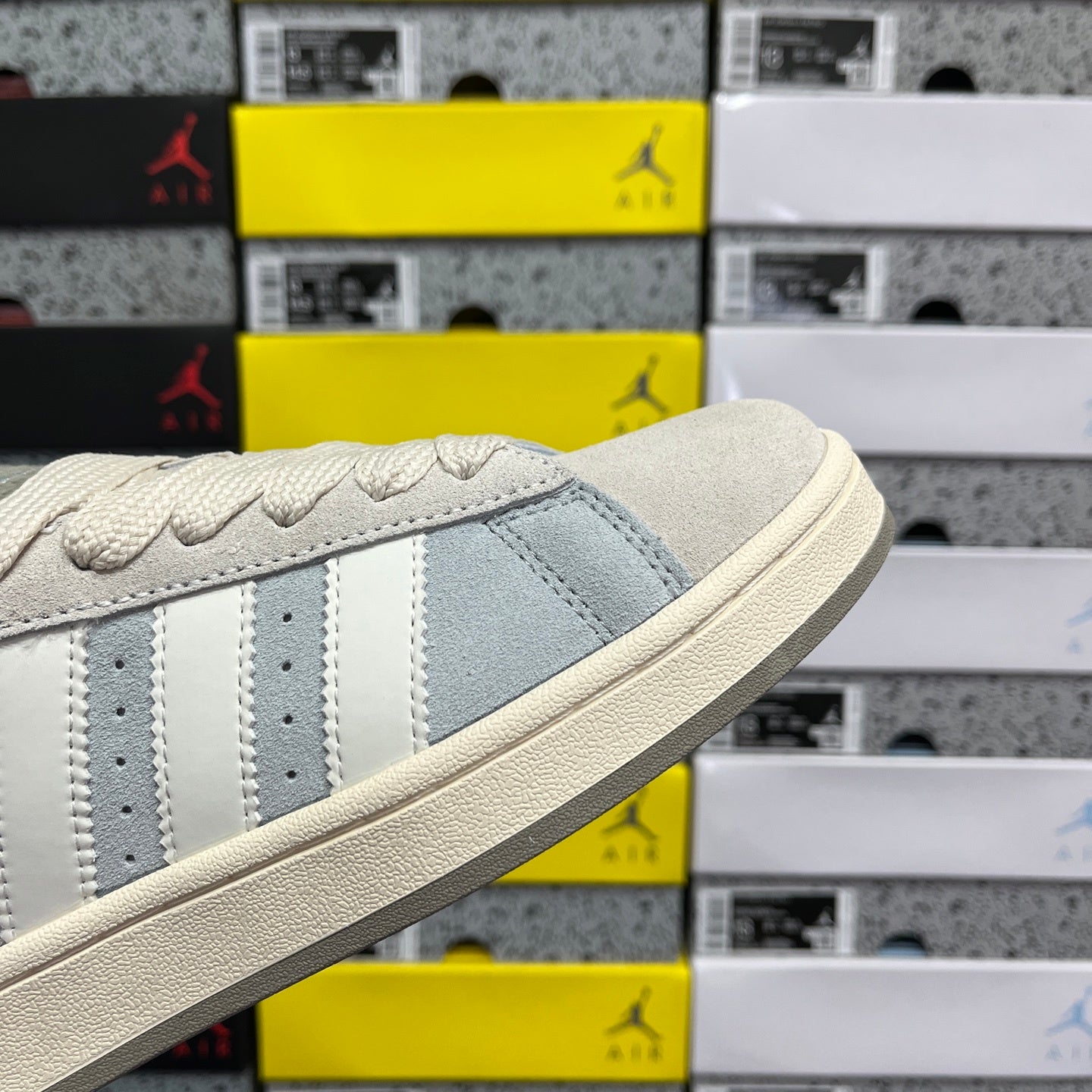 Campus Grey White