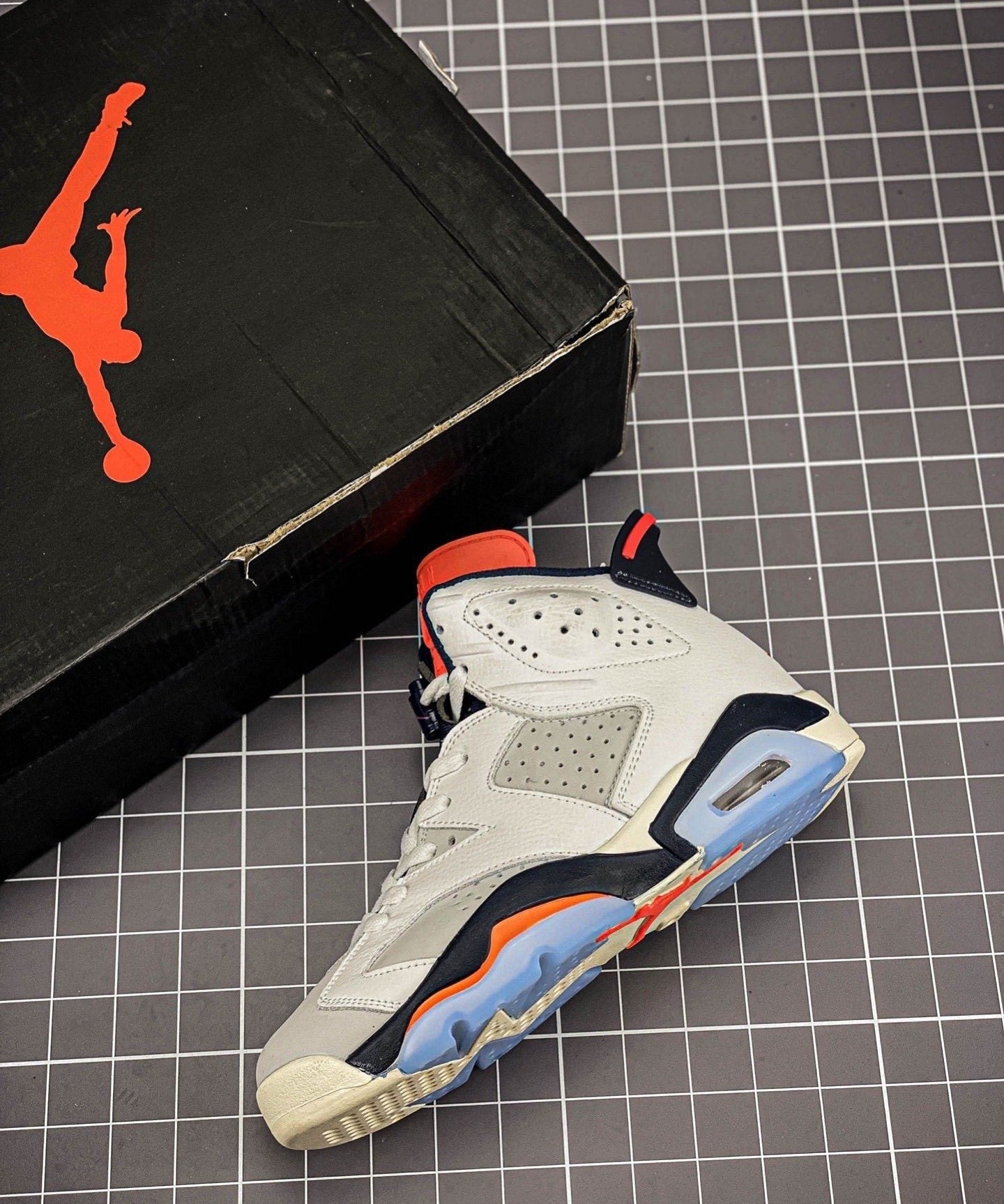 AJ6