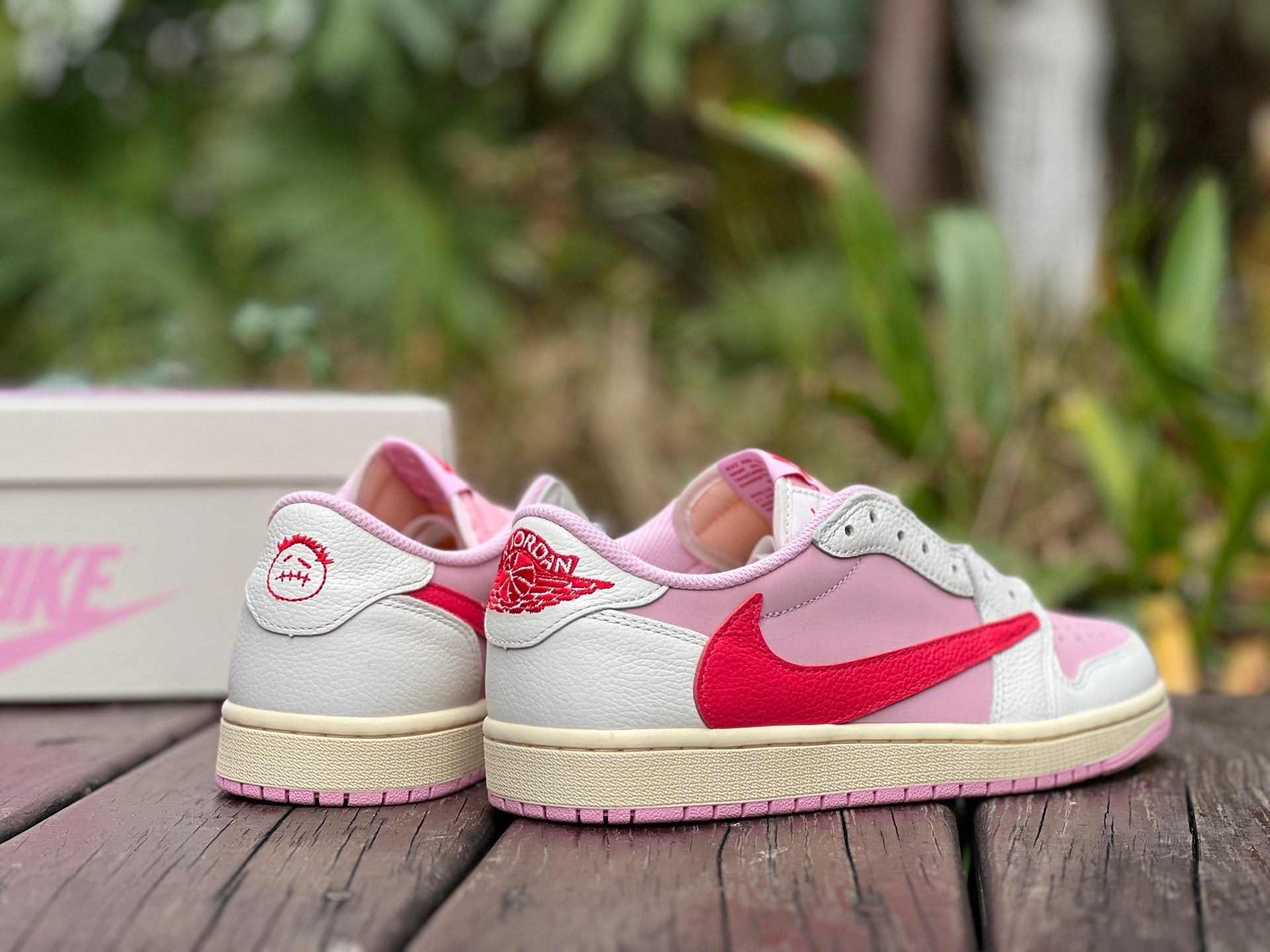 AJ1 Travis Reverse Mocha Pink