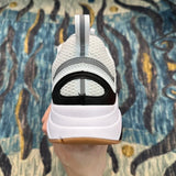 B22 White and Black