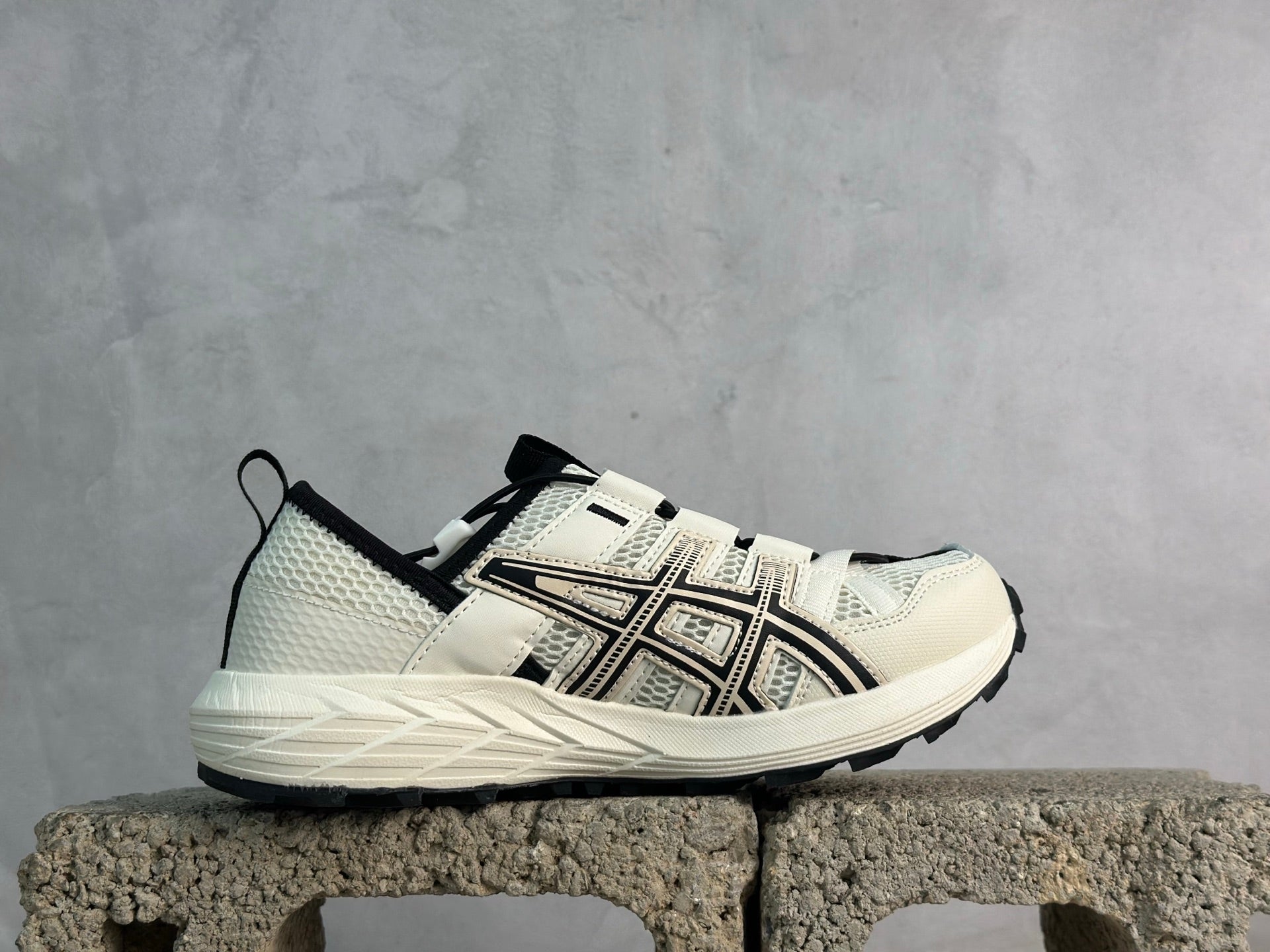 GEL-SONOMA TR White/Black