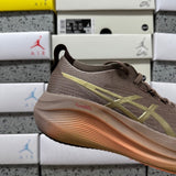 GEL-NIMBUS 27 Brown