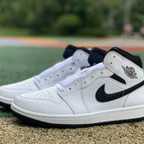 AJ1 MID White Black