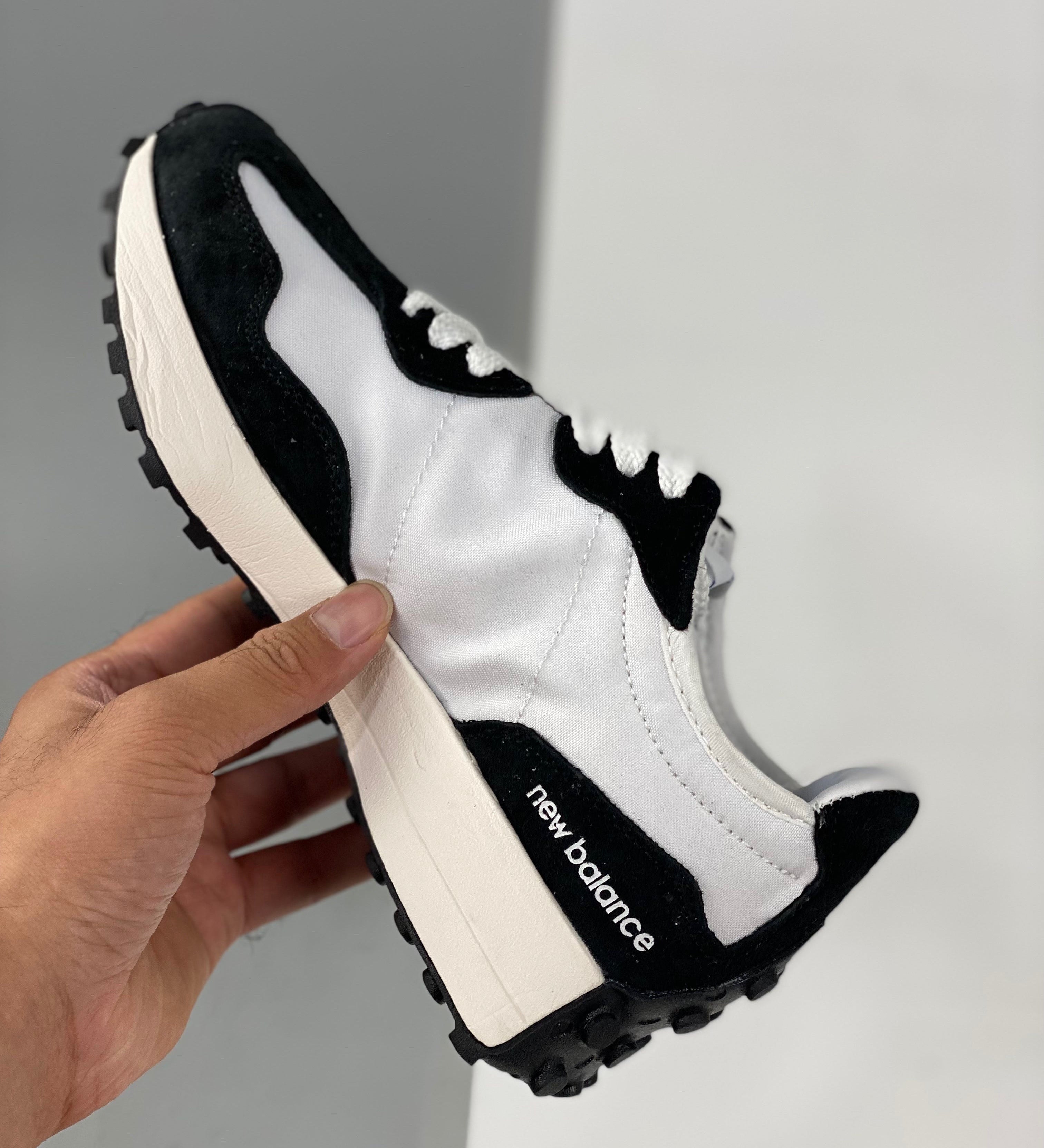 327 Black White Crocodile