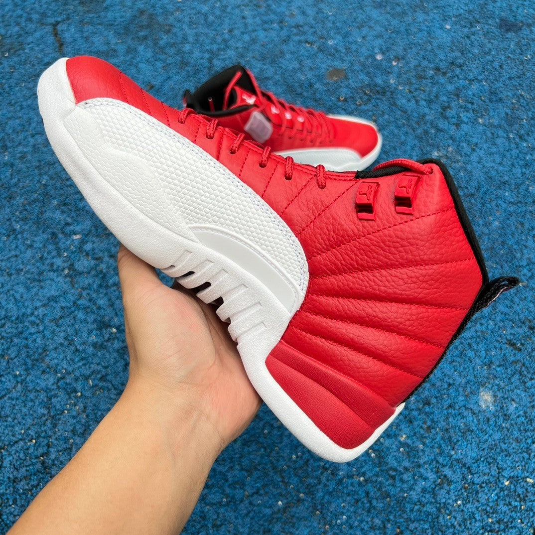12 RED WHITE