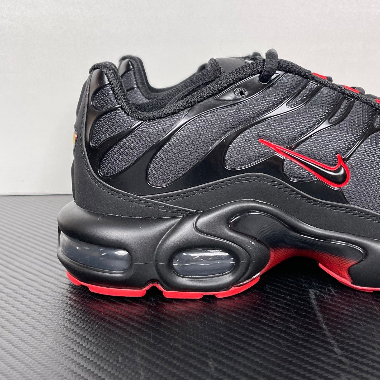 TN Black Red